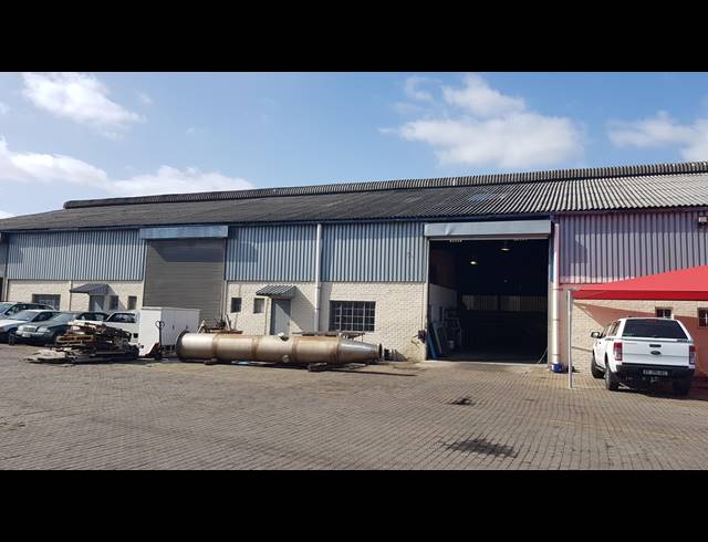 600M² FACTORY RENTED IN TRIANGLE FARM
